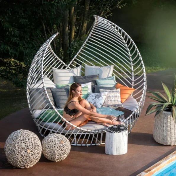 Custom-made Leisure Outdoor Garden Rattan Sofa Round Big Reclining Bed Courtyard Resort Hotel Rocking Chair Open Air Furniture - Image 3