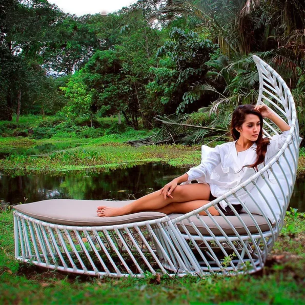 Custom-made Leisure Outdoor Garden Rattan Sofa Round Big Reclining Bed Courtyard Resort Hotel Rocking Chair Open Air Furniture - Image 5