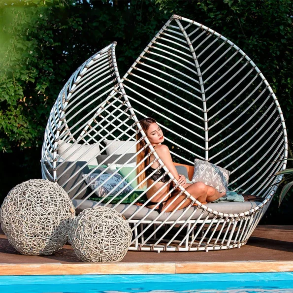 Custom-made Leisure Outdoor Garden Rattan Sofa Round Big Reclining Bed Courtyard Resort Hotel Rocking Chair Open Air Furniture - Image 4