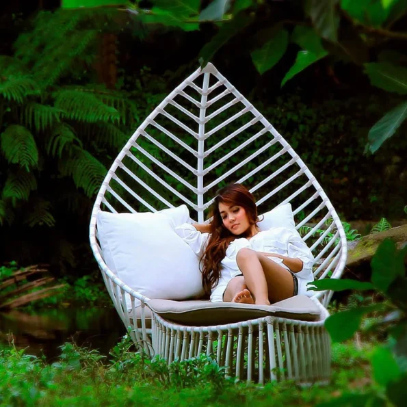Custom-made Leisure Outdoor Garden Rattan Sofa Round Big Reclining Bed Courtyard Resort Hotel Rocking Chair Open Air Furniture - Image 6