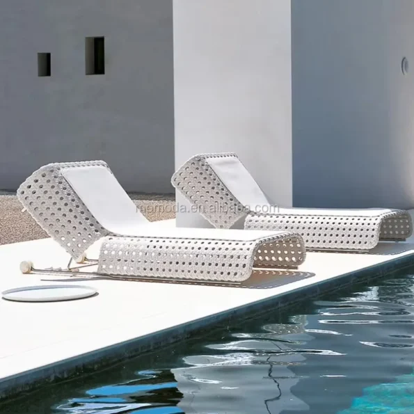outdoor white rattan wicker beach hotel pool side  sun lounge bed wholesale furniture